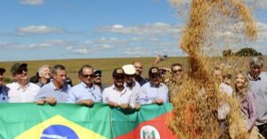 Destaque Rural - Otimismo marca abertura oficial da colheita da soja no RS