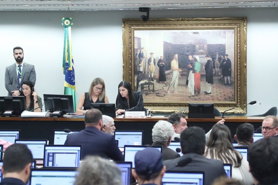 CCJ aprova novas penalidades para condenado por invasões de terra