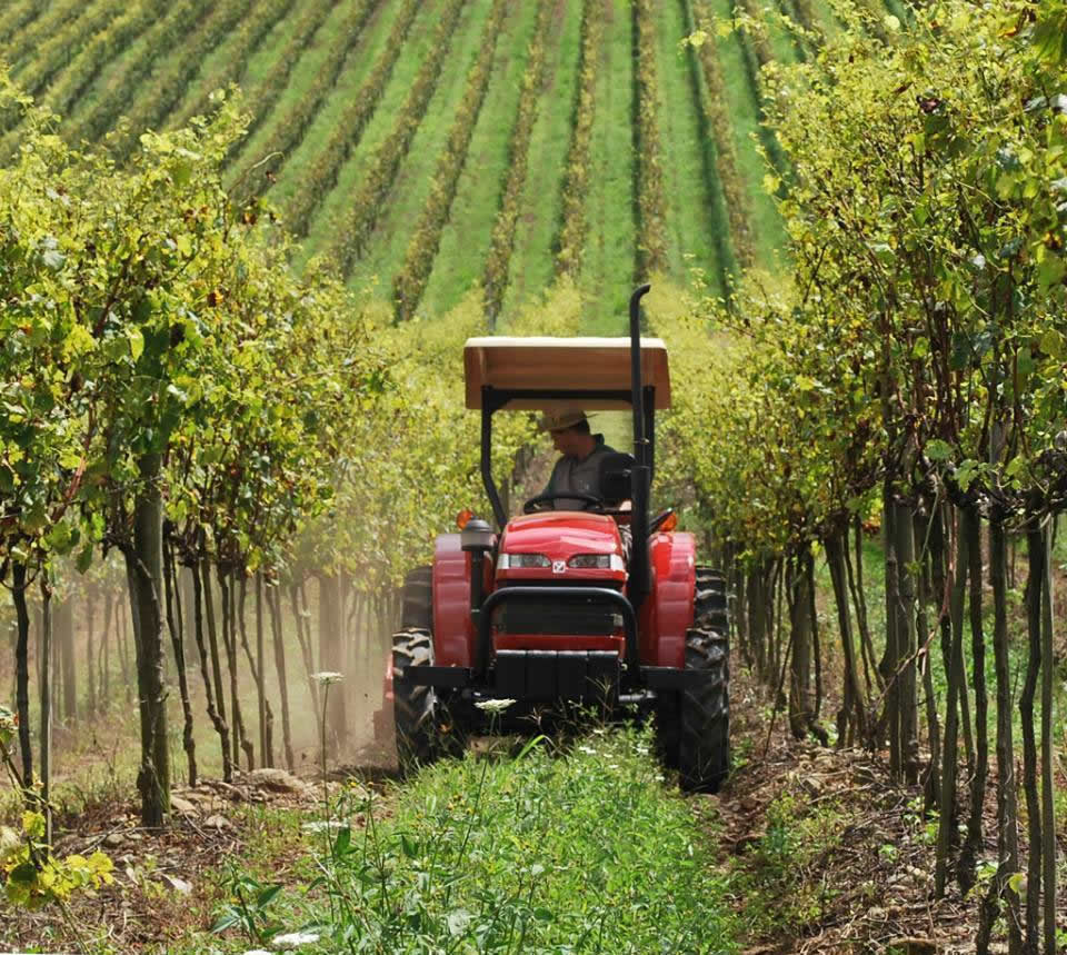 Agritech oferece facilidade aos produtores nos tratores obrigatorios