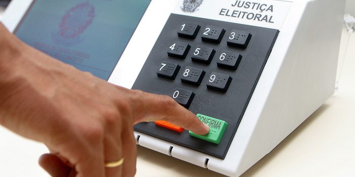 Reuters: Pela primeira vez, o horário de votação de Brasília será aplicado até mesmo ao…