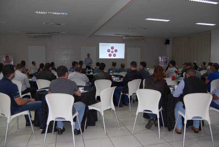 Topigs Norsvin realiza ‘Conexão Tecnológica’ e oferece dois dias de treinamento para seus clientes da região oeste do Paraná