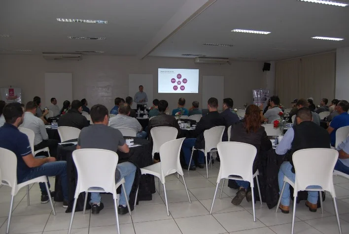 topigs norsvin realiza conexao tecnologica e oferece dois dias de treinamento para seus clientes da regiao oeste do parana