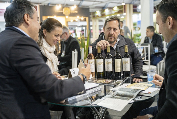 vinicolas mineiras participam da maior feira de vinhos da america latina