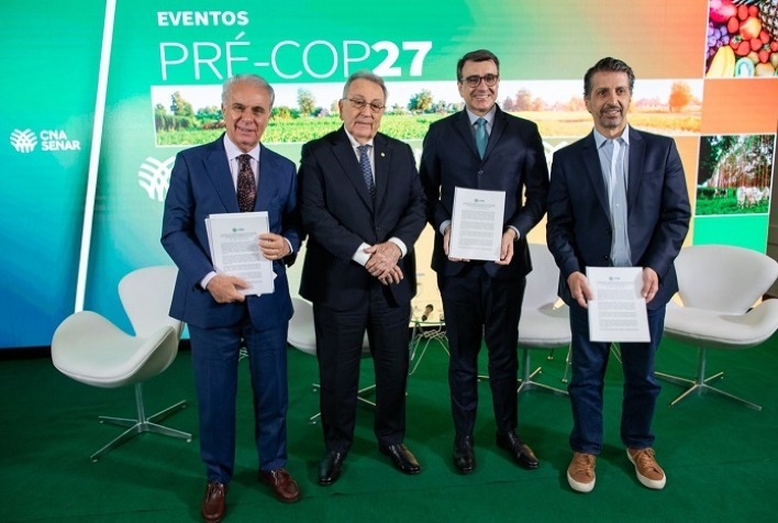 CNA entrega posicionamento AGRO ao governo para COP 27