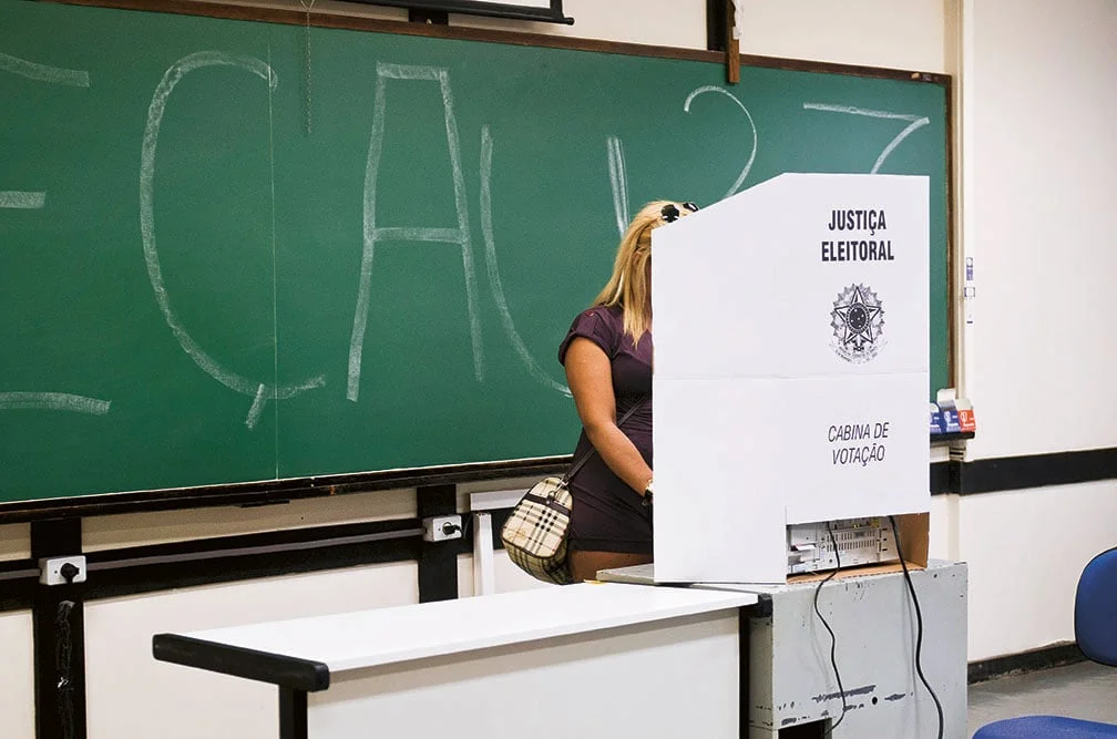 Reuters: Brasil dividido como nunca termina disputa tensa e acirrada para... 5 reuters brasil dividido como nunca termina disputa tensa e acirrada para