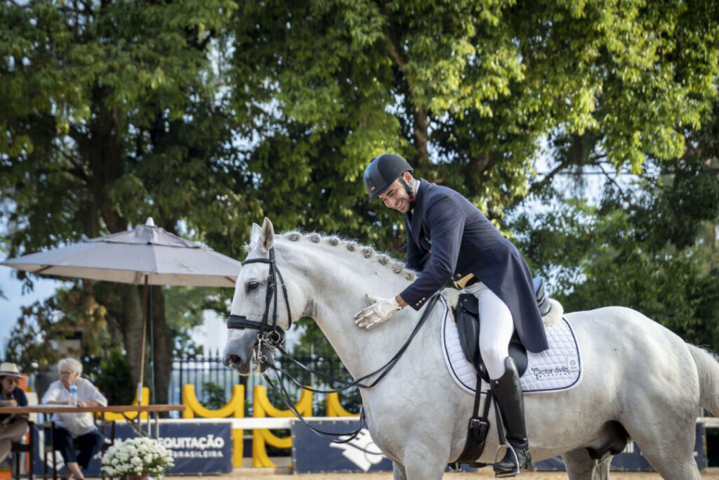 Campeonato Brasileiro e a Taça Brasil de Adestramento reúne 62 conjuntos na Sociedade Hípica Brasileira