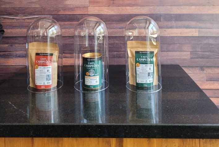 Parceria entre Verdemar e Emater leva cafés premiados em concurso estadual às gôndolas