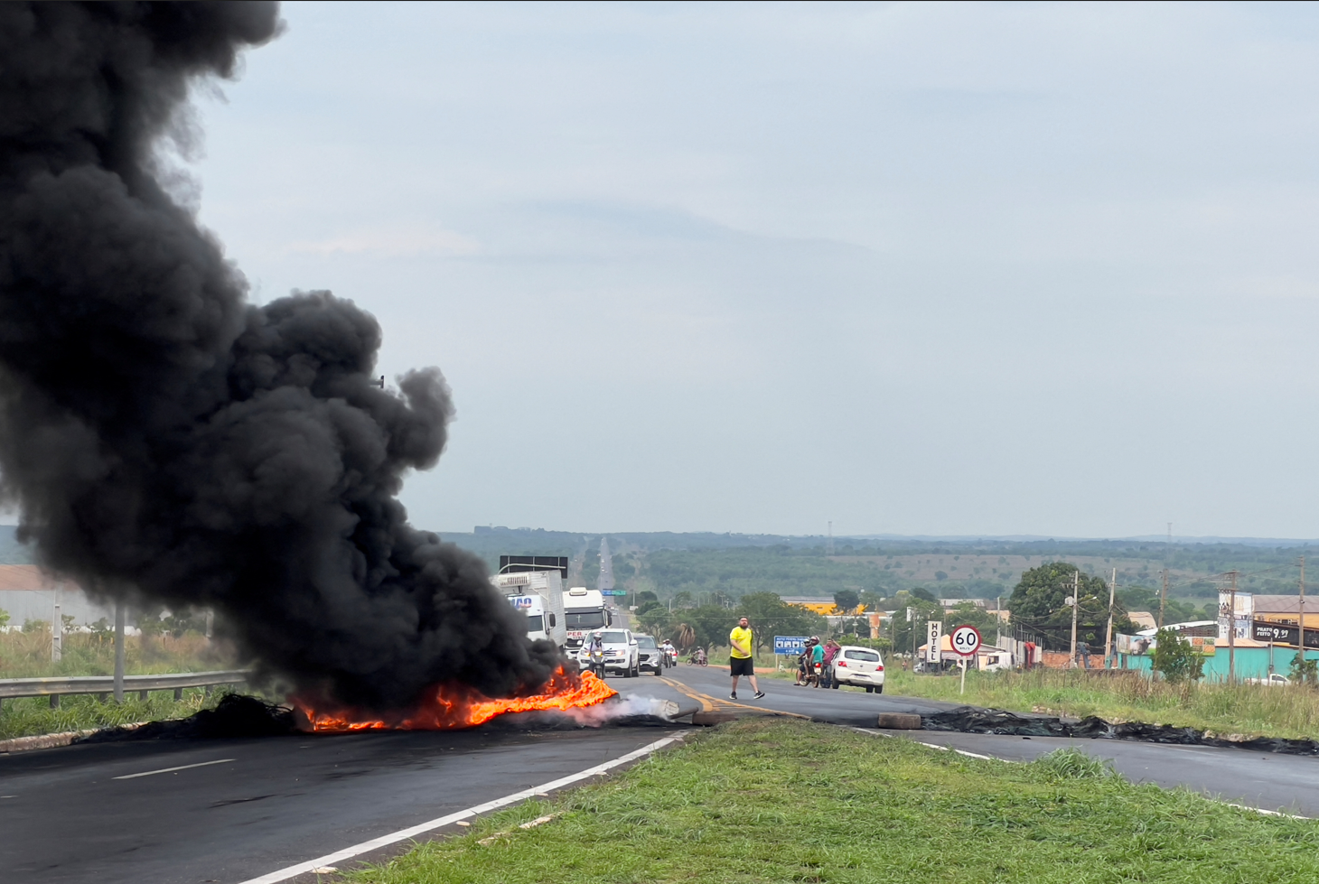 PM de SP começa a dissolver protestos bolsonaristas nas estradas;  no país tem…