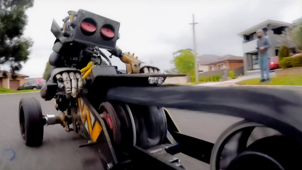 video de robo motoqueiro steampunk viraliza na internet 1