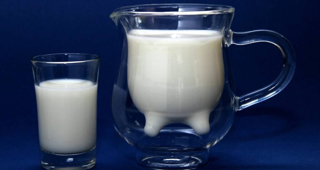 Aquisição de leite pelas indústrias cai quase 8%