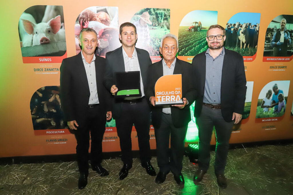 C.Vale: Associados da C.Vale do Oeste do PR recebem prêmio estadual 2 c vale associados da c vale do oeste do pr recebem premio estadual