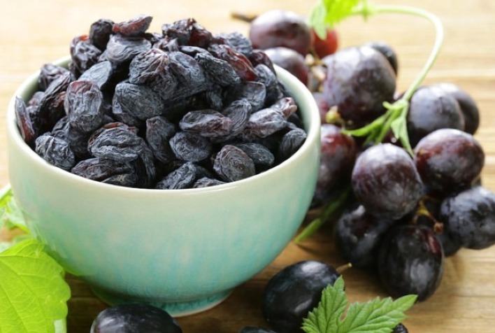 Mapa intercepta 49 toneladas de uva-passa contaminada na fronteira do Brasil