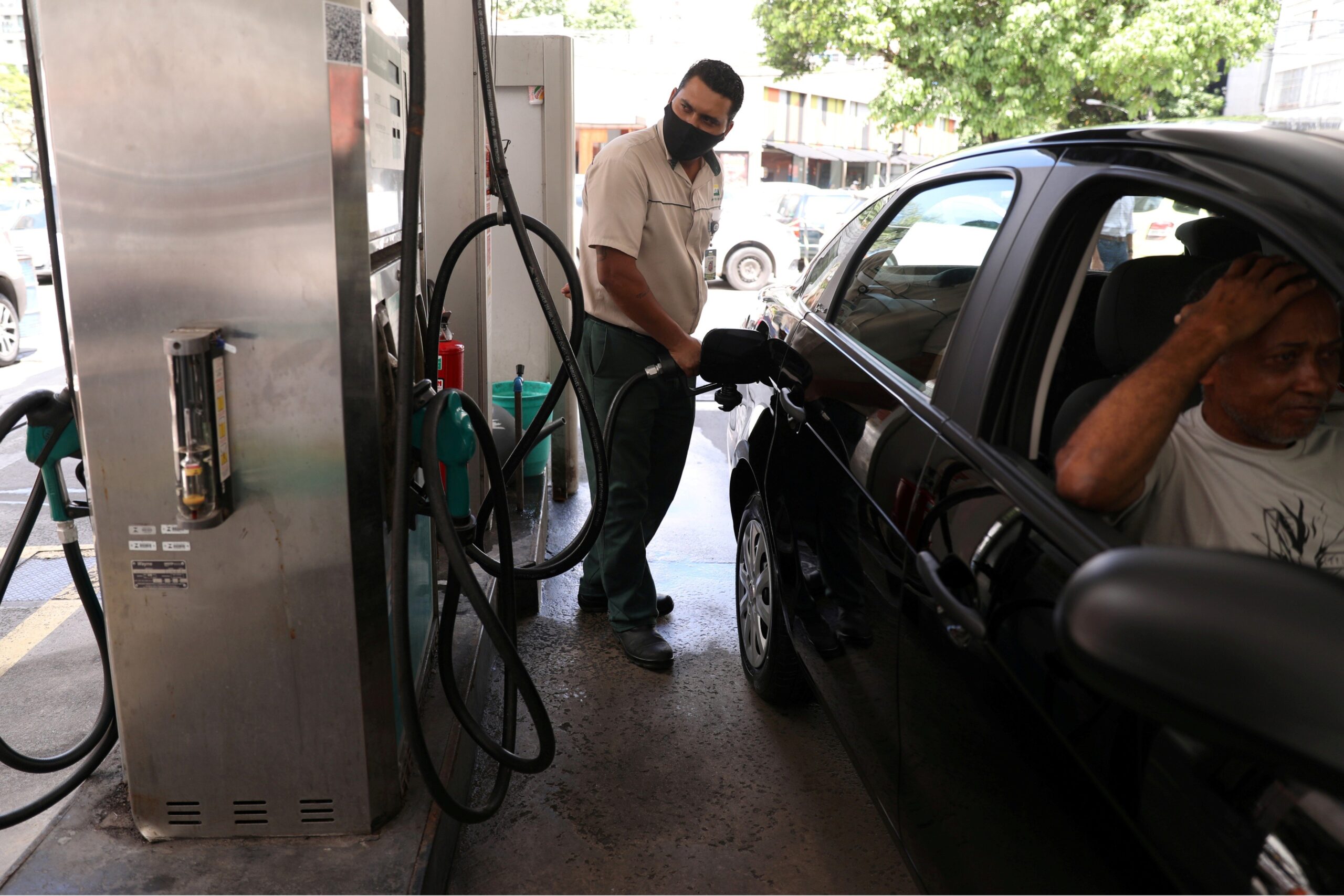 Preços da gasolina, diesel e etanol recuaram na semana passada, diz ANP