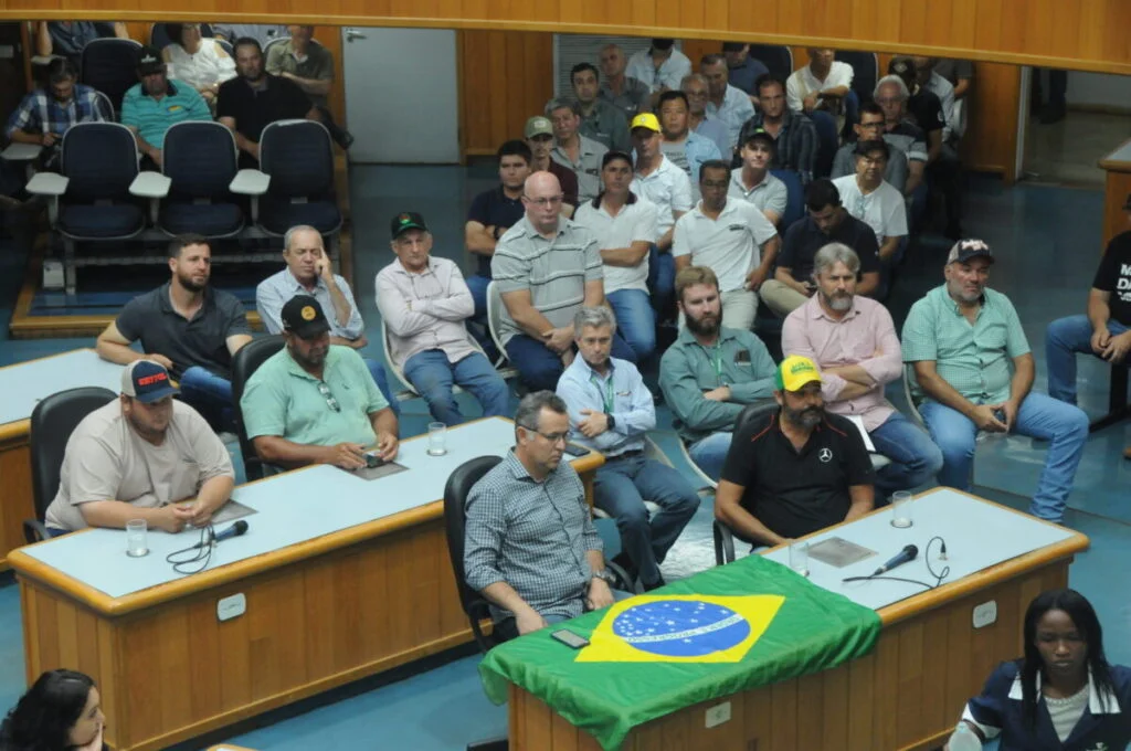 produtores rurais de londrina assinam manifesto contra taxacao do agronegocio 1