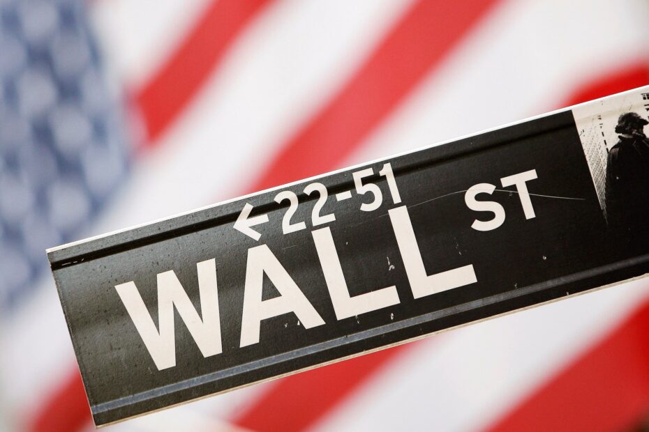 Wall Street fecha em alta e tem ganhos semanal a
