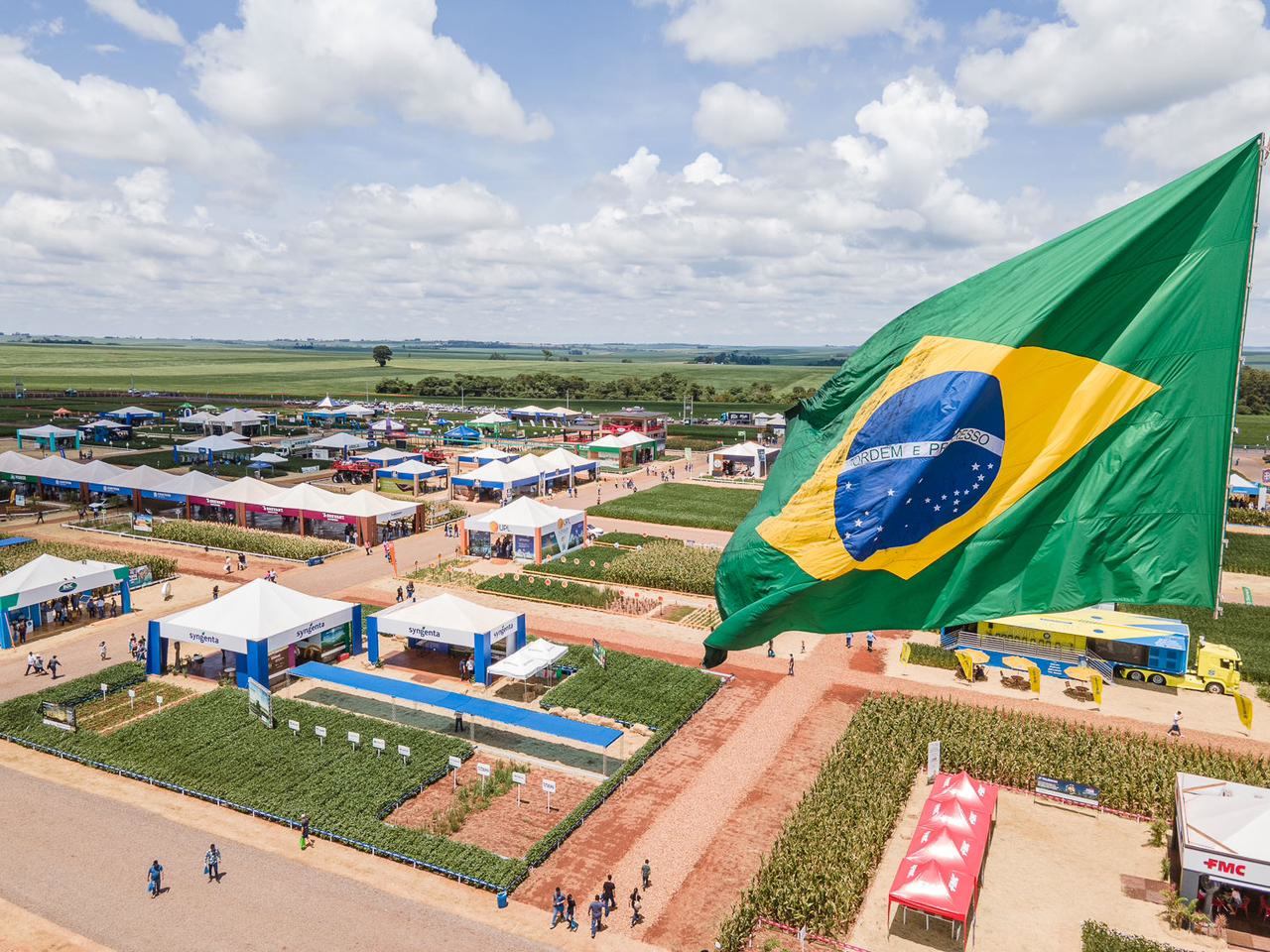 dia de campo da c vale aborda sanidade da carne de frango evento recebeu 17 mil pessoas