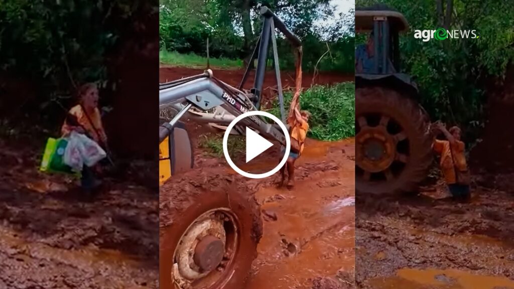 idosa e resgatada por trator apos ficar atolada em estrada de chao