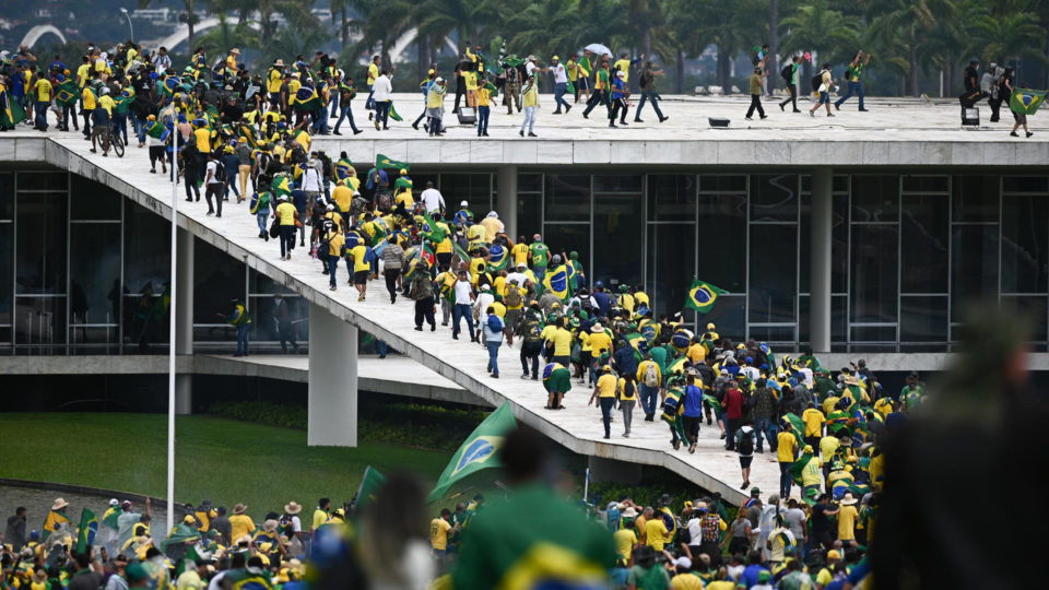 manifestantes invadem o congresso e stf em brasilia 1