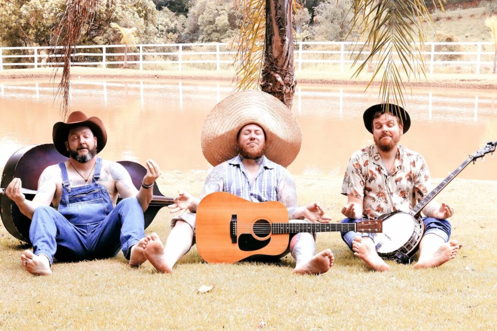 johnny e os bravos banda do interior de sp bomba na internet resgatando estilo do seculo xx