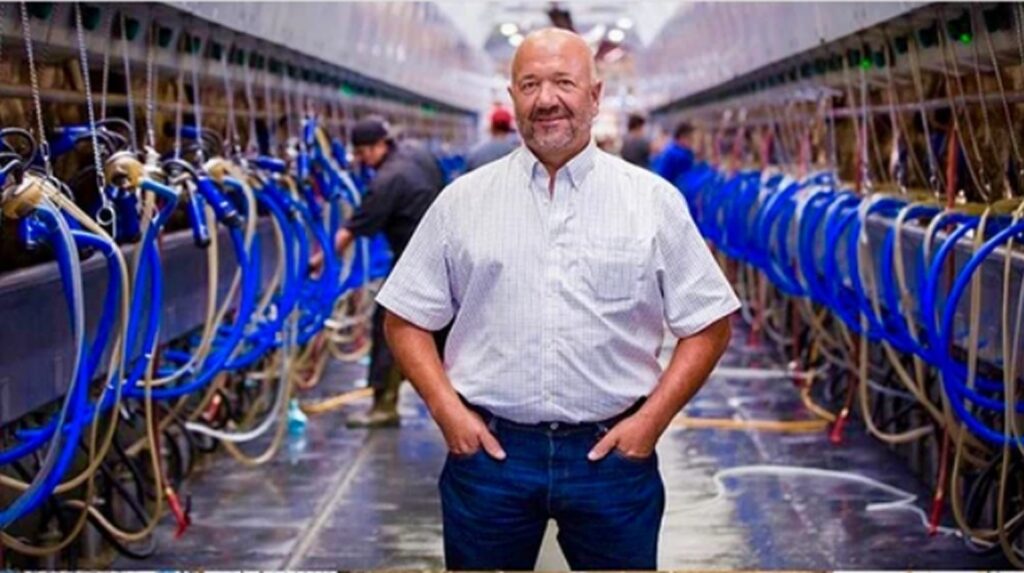 rei do leite pecuarista tem 50 000 vacas em lactacao