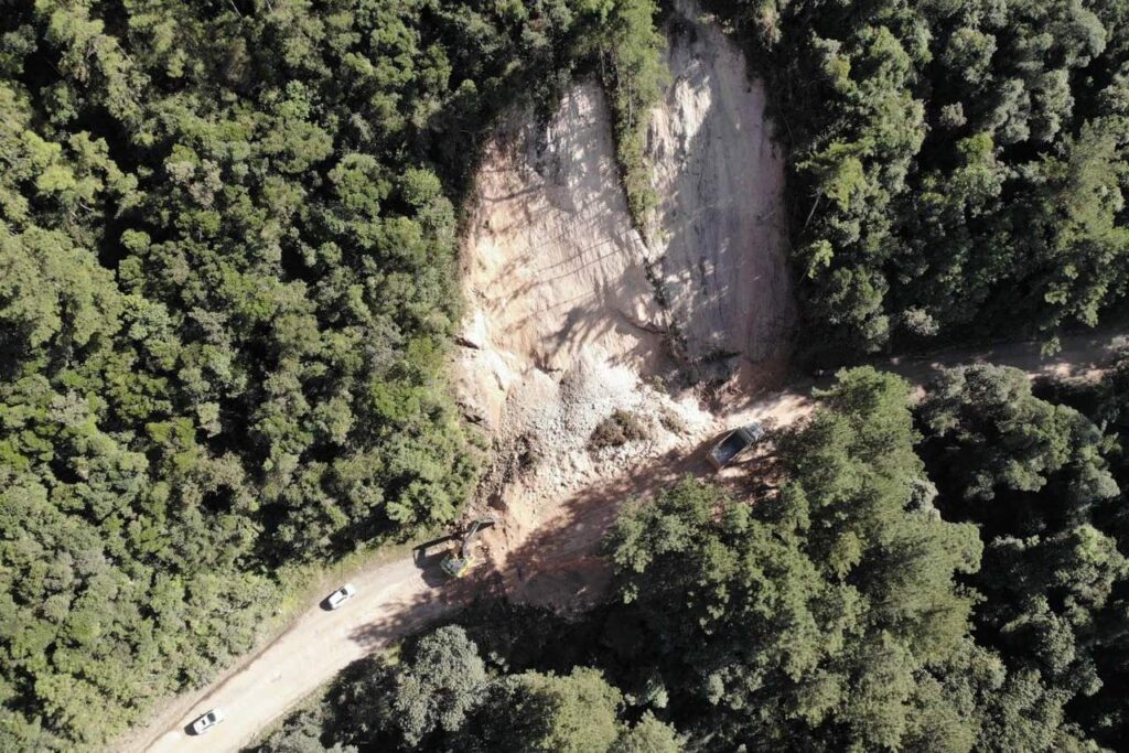 apos queda de barreira der pr libera meia pista da pr 092