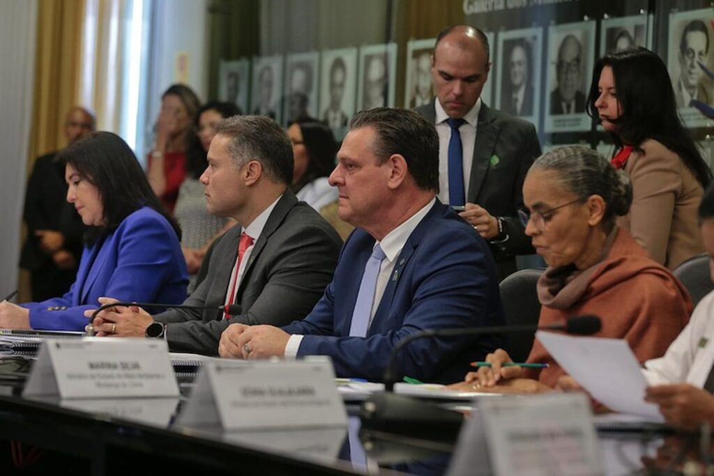 cnpe aprova aumento para 12 da mistura de biodiesel ao diesel a partir de abril