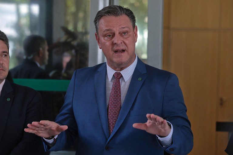 comitiva do ministerio da agricultura do brasil a china tem mais de 100 pessoas