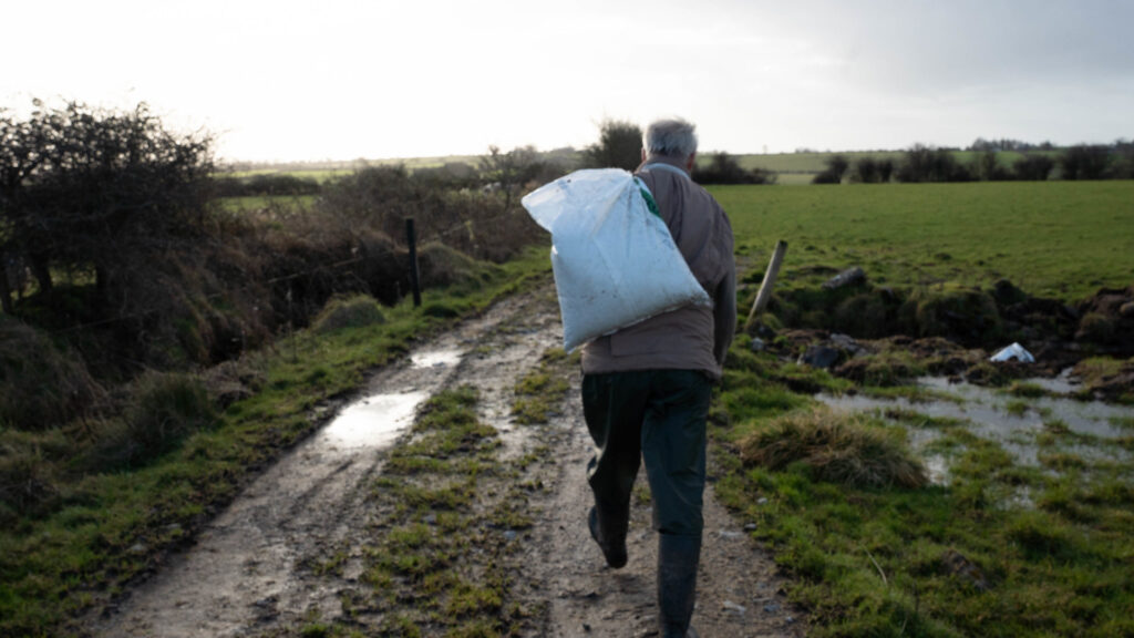 humphreys called to launch information campaign on farm assist 1