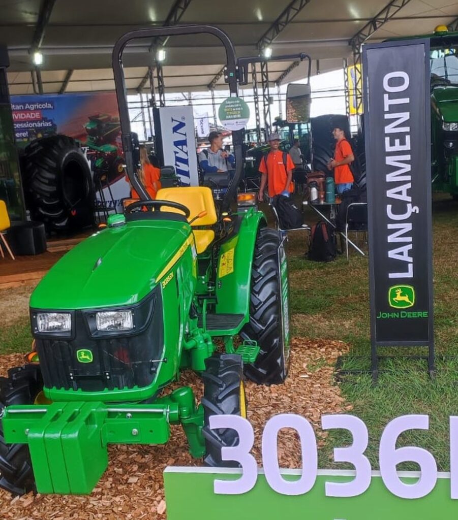 mini trator da john deere traz facilidades para trabalho em aviarios e hortifrutis