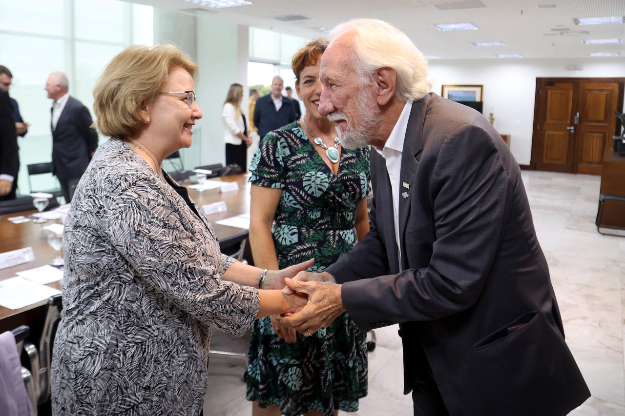 parana discute parcerias com canada para avancar na importacao de fertilizantes