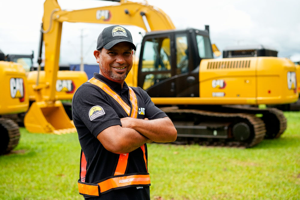paranaense esta na final mundial de operadores de maquinas da caterpillar