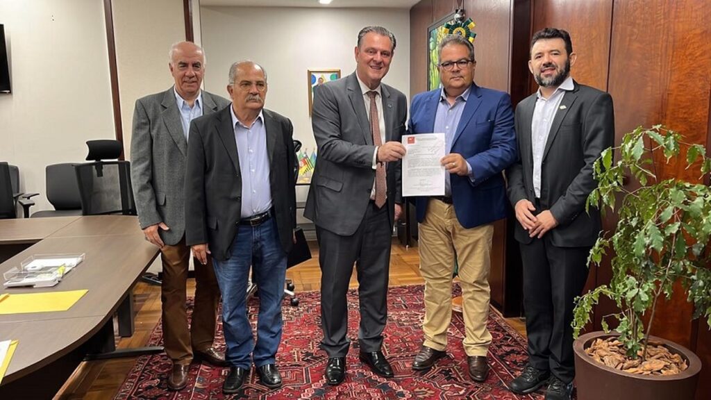 Reunião discute regulamentações para leite e abatedouros de caprinos e ovinos 2 reuniao discute regulamentacoes para leite e abatedouros de caprinos e ovinos