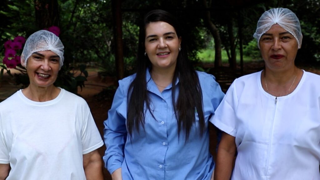 Vizinhas se unem e criam a própria agroindústria 2 produtoras de leite