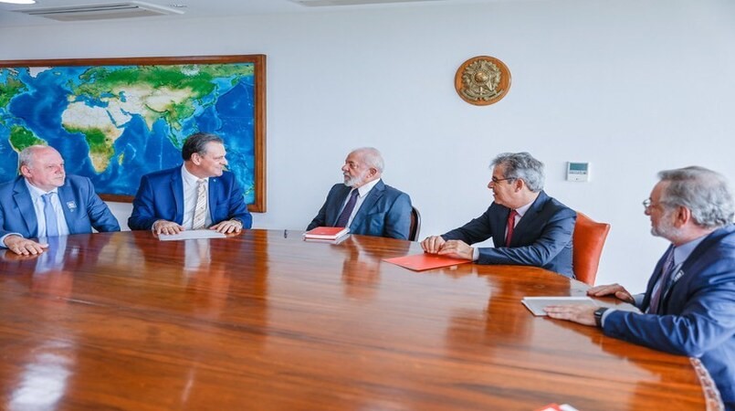 Fávaro apresenta a Lula avanços alcançados pelo agro brasileiro durante visita à China