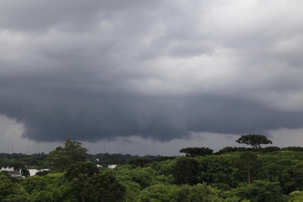 Fim de semana pode ter pancadas de chuva em boa parte do Paraná 2 fim de semana pode ter pancadas de chuva em boa parte do parana