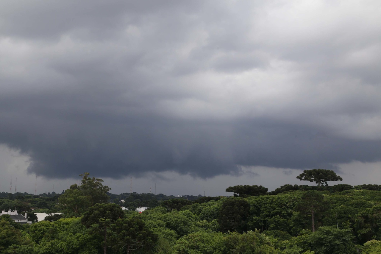 fim de semana pode ter pancadas de chuva em boa parte do parana