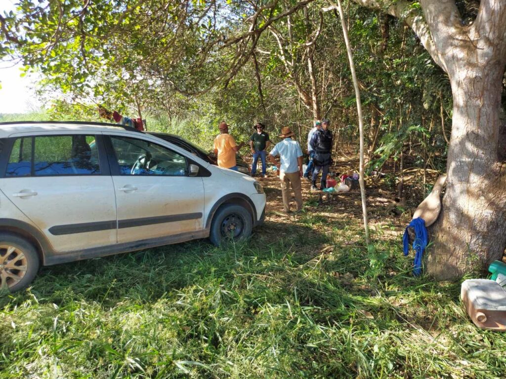 policia prende grupo acusado de invadir fazenda no mt