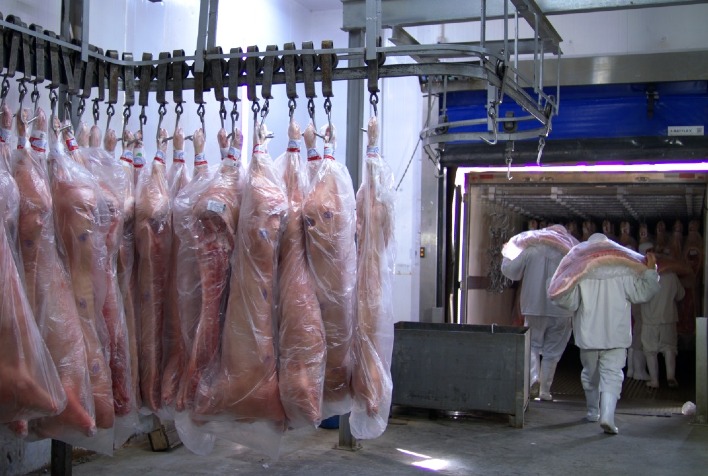 China considera mais compras de carne suina para sustentar precos