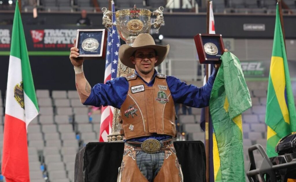 Rafael Jose de Brito sagrou se campeao mundial PBR 2023