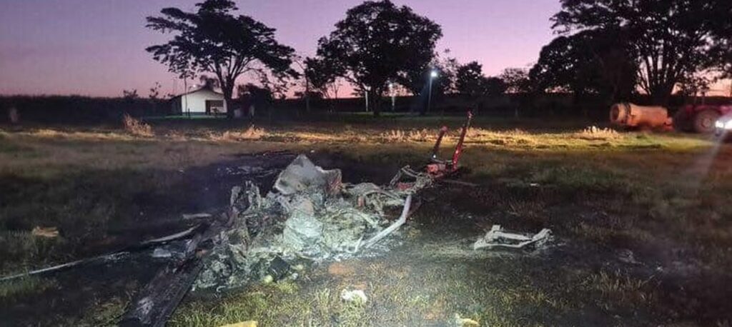 duas pessoas morrem apos queda de helicoptero que fazia voos na agrishow