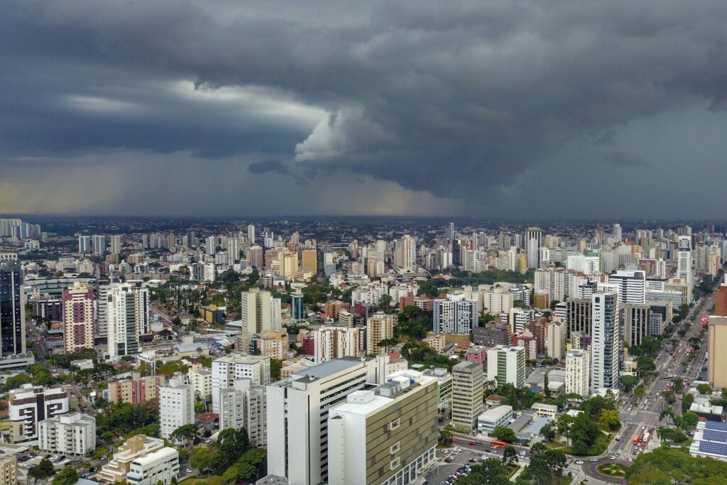 Fim de semana com previsão de algumas pancadas de chuva sobre o Paraná 2 fim de semana com previsao de algumas pancadas de chuva sobre o parana