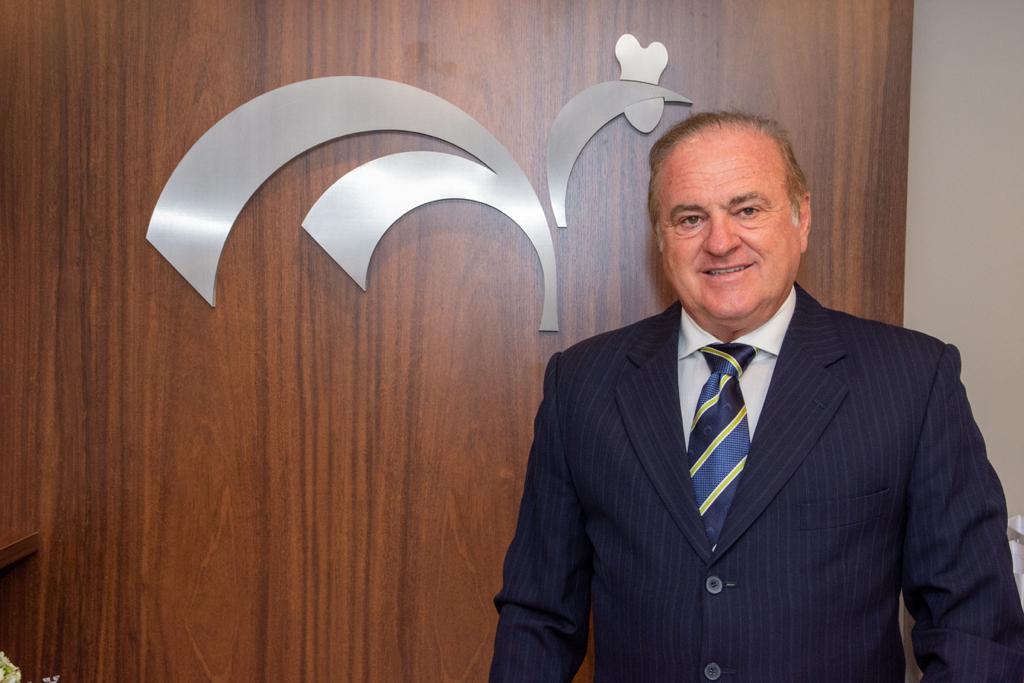 presidente da globoaves roberto kaefer recebe titulo de cidadao honorario de cascavel