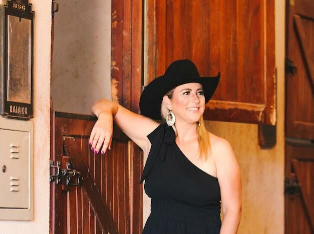 Sem ‘paitrocinador’, Alessandra Alves foi à luta e vem realizando os seus sonhos e objetivos. Conheça a sua história