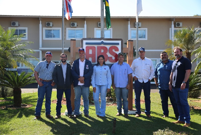 pecuaristas de goias visitam central de biotecnologia em uberaba 1