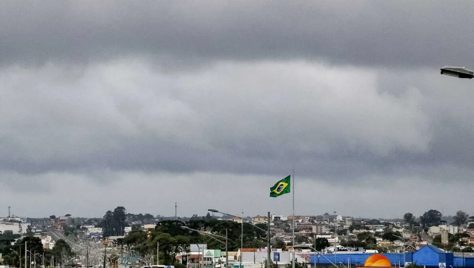 veja como fica o tempo para o inicio da semana no parana