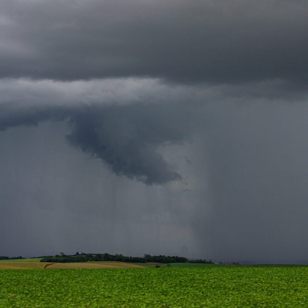 a previsao do tempo aponta que a segunda quinzena de agosto sera chuvosa no parana