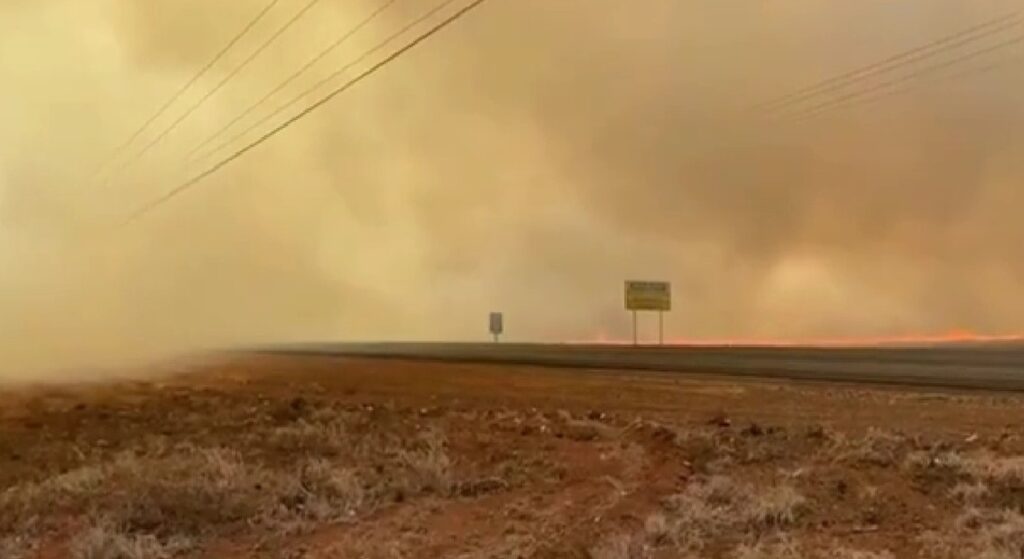 o fogo esta consumindo mais uma area rural em chamas 1