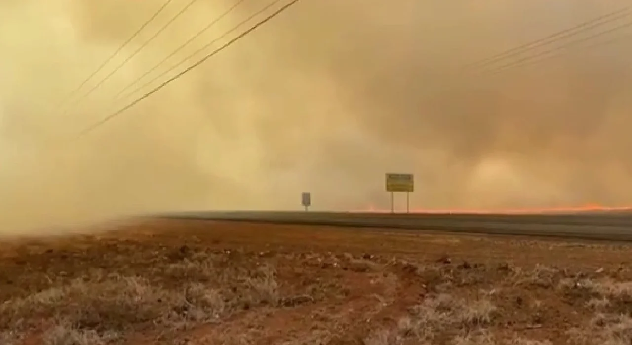 o fogo esta consumindo mais uma area rural em chamas 1