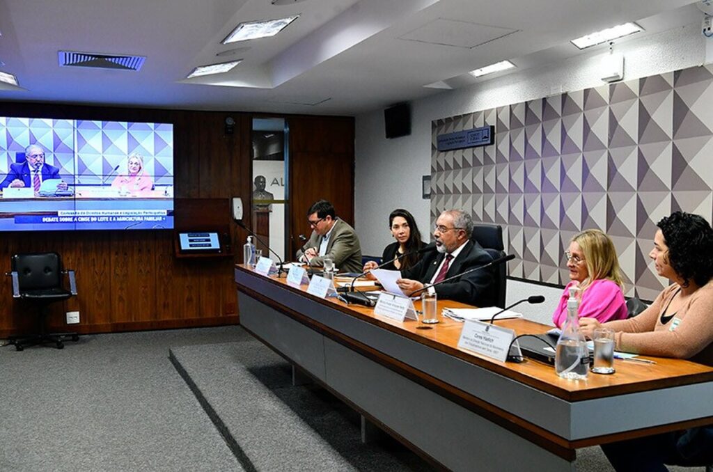 os produtores de leite recorrem ao senado para estancar a crise