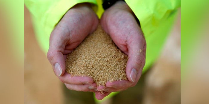 por que o acucar esta recuando nas bolsas de ny e londres nesta tarde de 5a com a pressao do